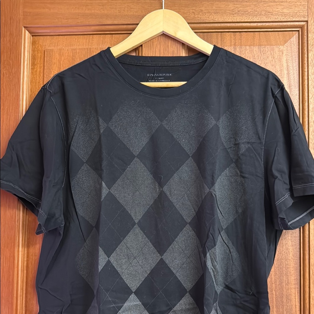 Banana Republic Black Short Sleeve Tee with Geometric Pattern